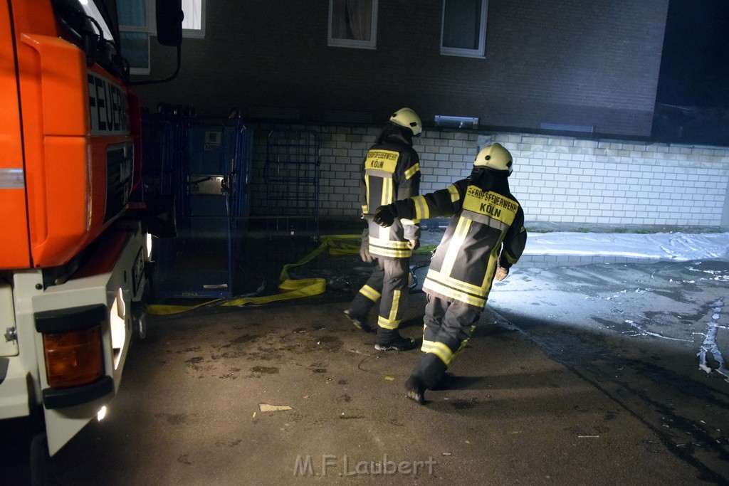 Feuer Papp Presscontainer Koeln Hoehenberg Bochumerstr P168.JPG - Miklos Laubert